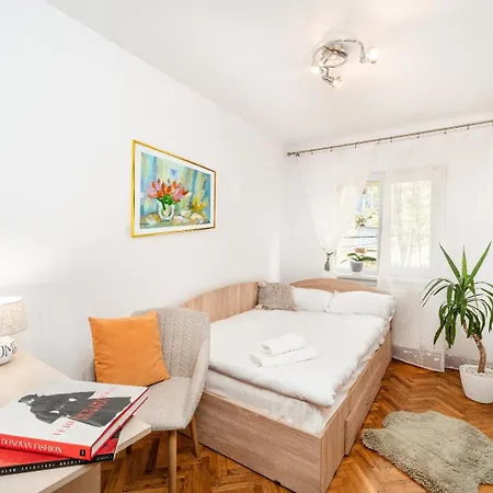 Cozy Artists - By Open House アパート