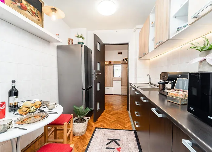 Cozy Artists - By Open House *